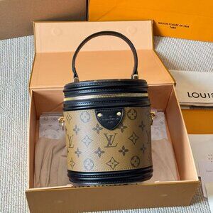 Classic Louis Vuitton Bag: A Stylish and Versatile Choice for Elegance